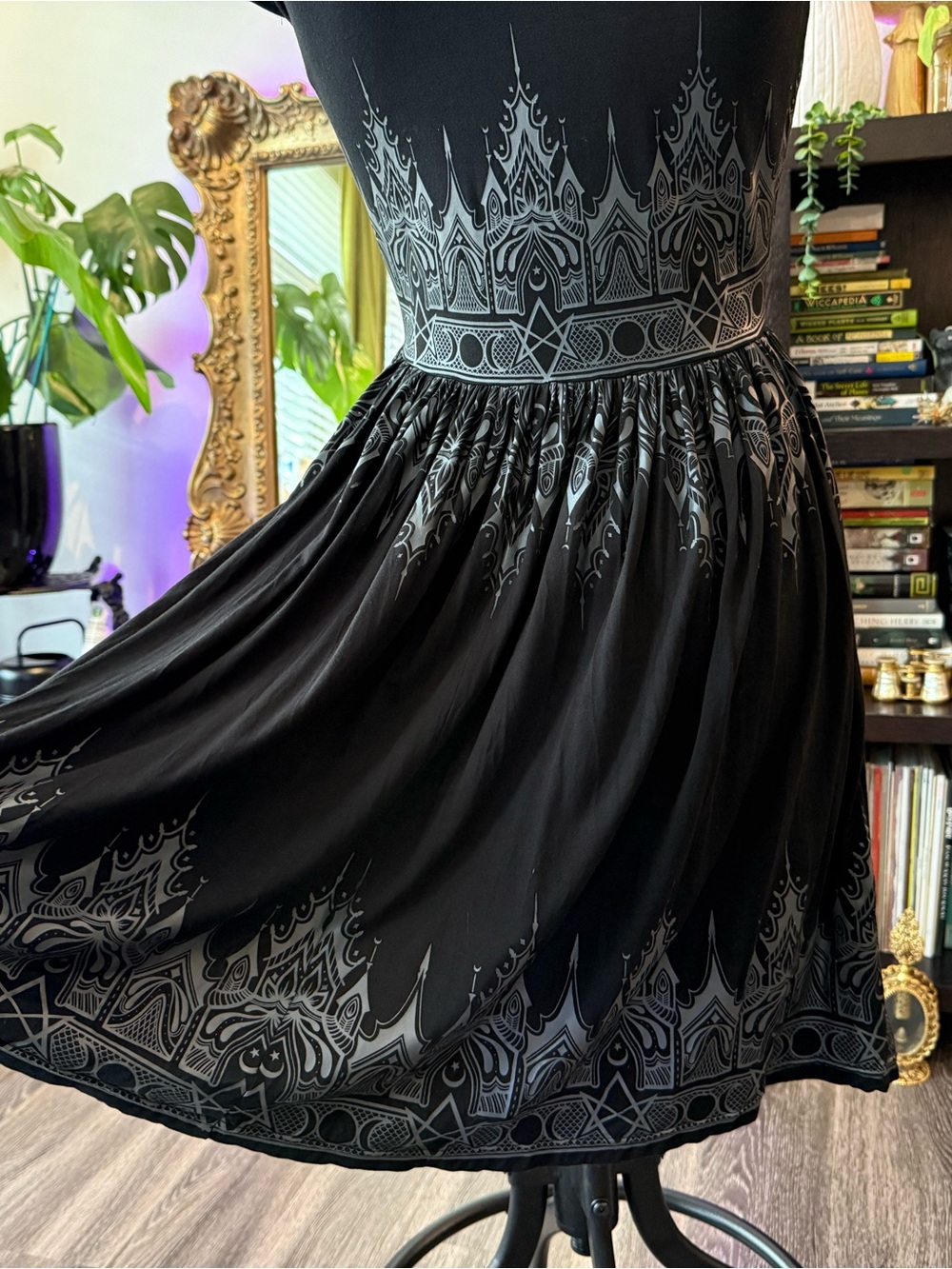 Small Killstar ‘Duchess’ Black Gothic Cutout cathedral Midi Dres - Picture 8 of 9